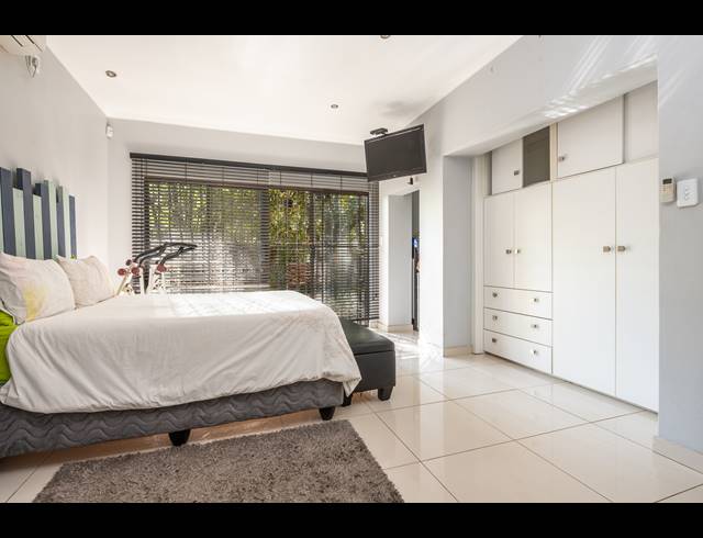 6 BEDROOM HOUSE FOR SALE IN FLAMWOOD